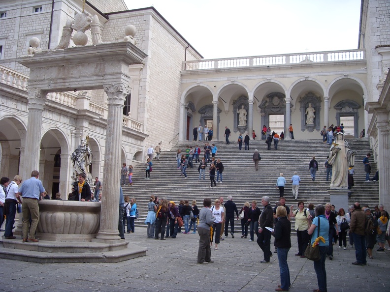ST832348.JPG